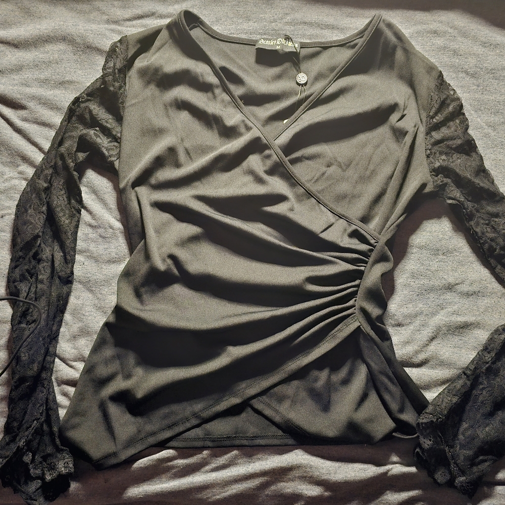 scarlet darkness black top